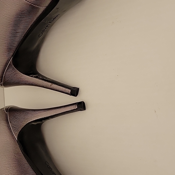 CALVIN Klein Gayle Metallic Pumps - Picture 8 of 8